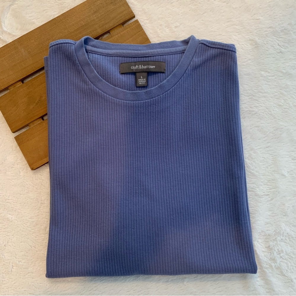 Croft & Barrow light blue crew neck short sleeve t shirt.  Size L.